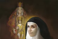 Hay dos hermanas de la Cruz en el altar