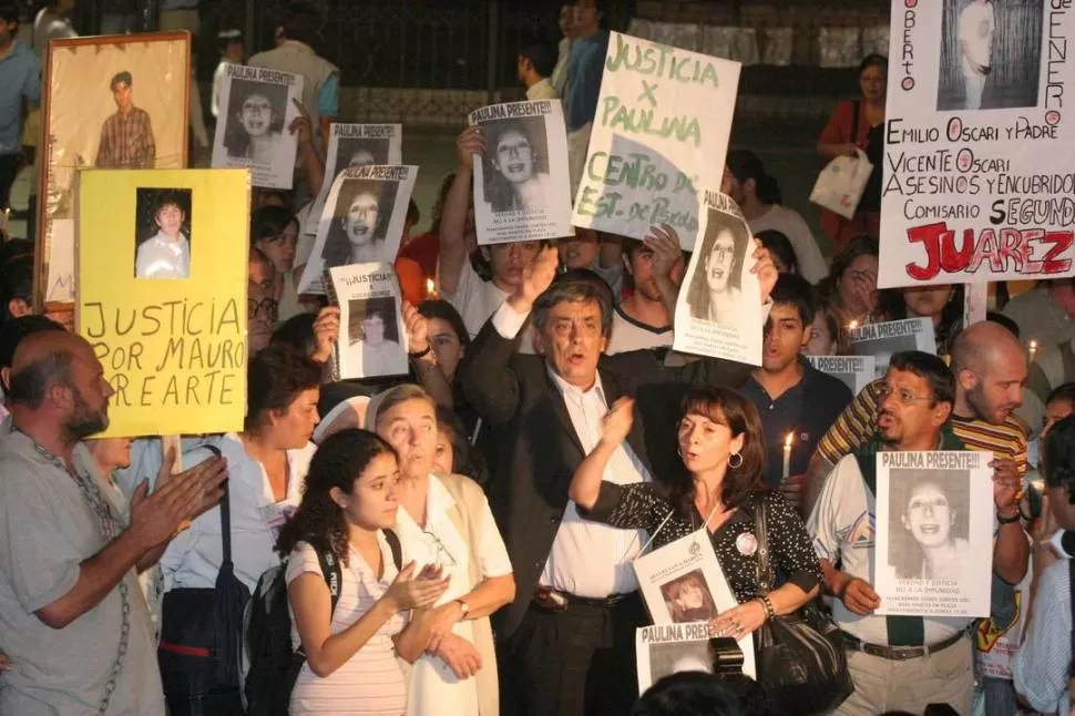 OTROS TIEMPOS. En abril de 2006, Susana Trimarco y Alberto Lebbos, en una movilización contra la impunidad. 