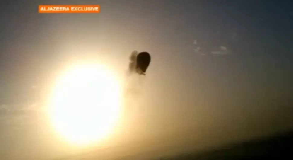 DESDE CERCA. Un turista filmó el globo en llamas desde otro transporte aéreo. CAPTURA DE VIDEO