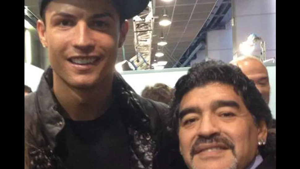 AMIGOS. Cristiano invitó a Maradona a ver el clásico en el estadio de Real Madrid. FOTO TOMADA DE FACEBOOK.COM / CRISTIANO