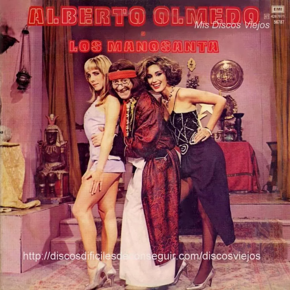 EL PERSONAJE. Adriana Brodsky (izquierda) y Beatriz Salomón (derecha), junto al Manosanta. No toca botón alcanzó un éxito extraordinario. 