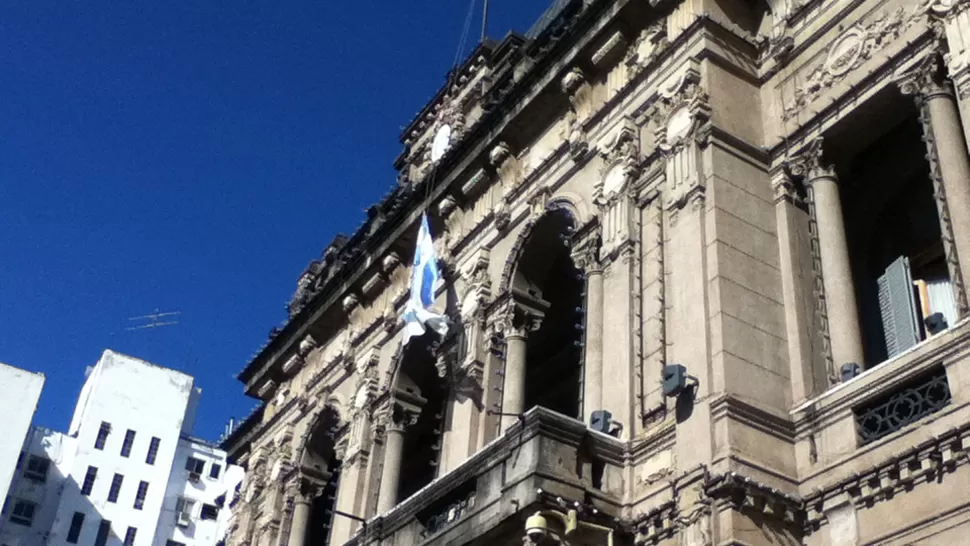 LUTO. La Casa de Gobierno se adhirió al duelo decretado por la presidenta Cristina Fernández. LA GACETA / JULIO CORONEL VIA MOVIL