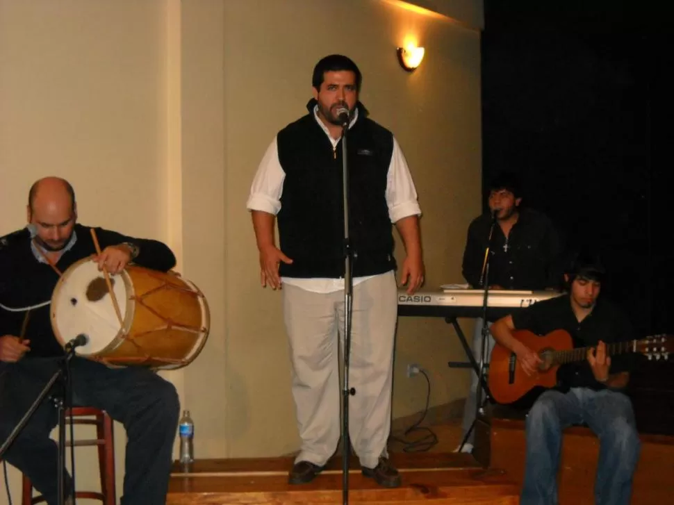  CASA MANAGUA.  Gabriel Cuellar (foto) presentará una noche de folclore acompañado por Horacio Ojeda, Antonio Lezana, Cristian Puerta y  Mariano Juárez.