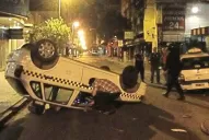 Un taxi volcó en Laprida al 100