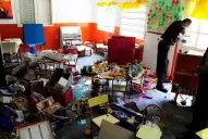 Escuela García Hamilton: las estanterías del jardín están vacías