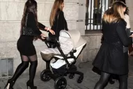 Antonella Roccuzzo paseó con Thiago Messi por Barcelona