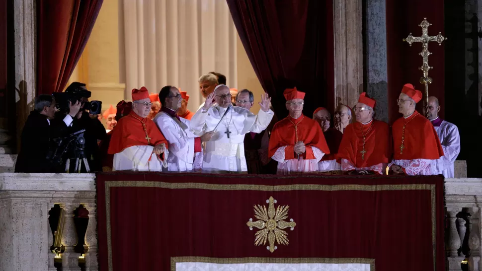 APOYO. La capacidad oratoria de Bergoglio habría cautivado a muchos cardenales que no lo conocían. REUTERS