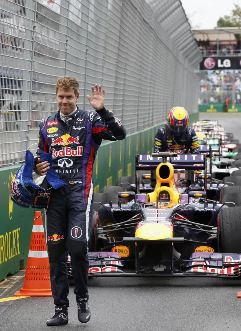 AQUÍ ESTOY. Sebastian Vettel saluda luego de lograr una nueva pole. 