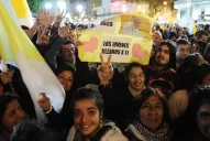 Miles de personas se congregan en Plaza de Mayo
