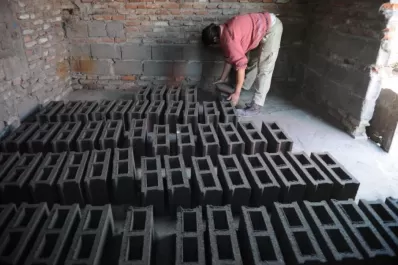 La compra de insumos y materiales se hará mediante contrataciones directas