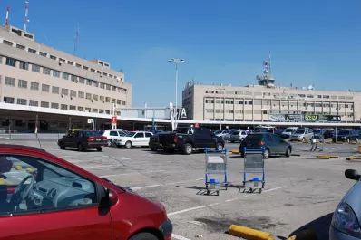 Aumentan al 20% el recargo por compras en el exterior y lo extienden a paquetes turísticos