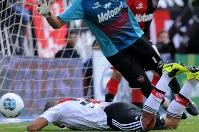 El video del polémico gol del Chino Luna