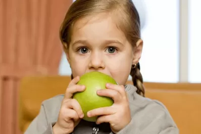 Con sólo siete años, una niña decidió armar su propia dieta