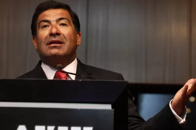 No es un impuesto, dijo Echegaray sobre el recargo para las compras con tarjetas