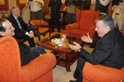 Alperovich y monseñor Zecca dialogaron sobre la elección del Papa Francisco