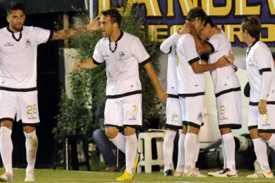 All Boys festejó el centenario con un triunfo