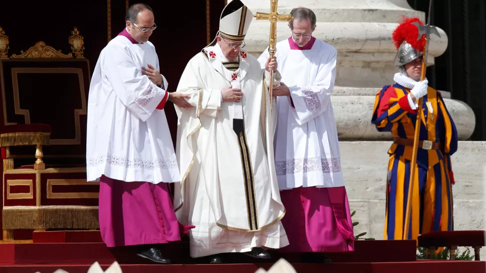UNA CEREMONIA LLENA DE GESTOS. “El verdadero poder del Papa es el servicio”, dijo el Papa. REUTERS        