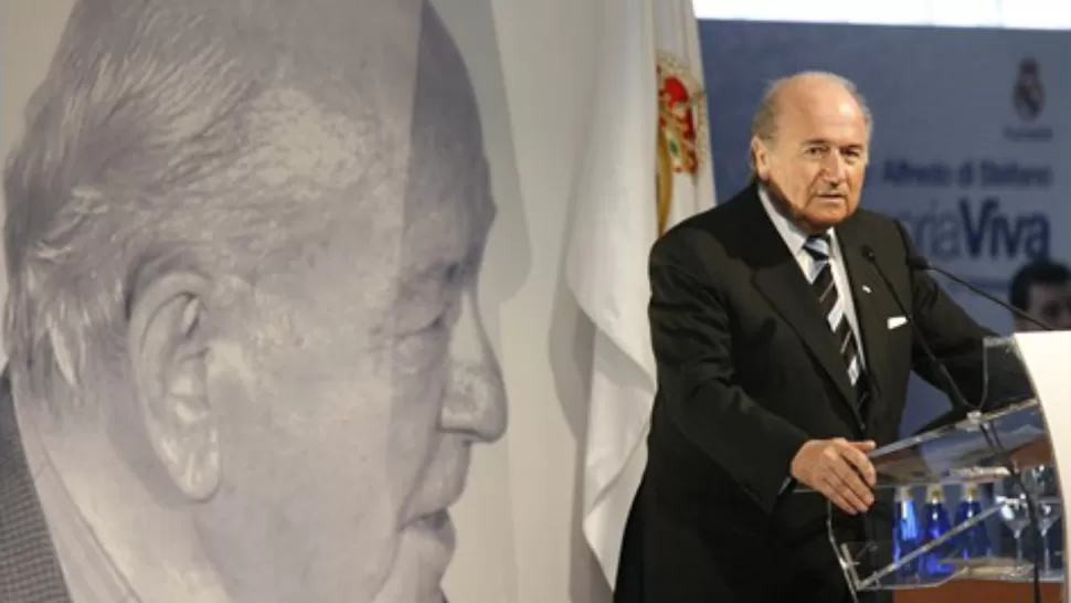 ELOGIOS. Joseph Blatter, el mandamás de la FIFA, se confesó hincha de Di Stéfano y Real Madrid. 