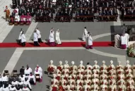 Calidez de misa de barrio en El Vaticano