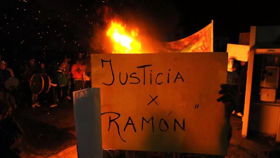 EN LA CALLE. Familiares y amigos protestaron para pedir el esclarecimiento del crimen. ARCHIVO LA GACETA / FOTO DE FRANCO VERA
