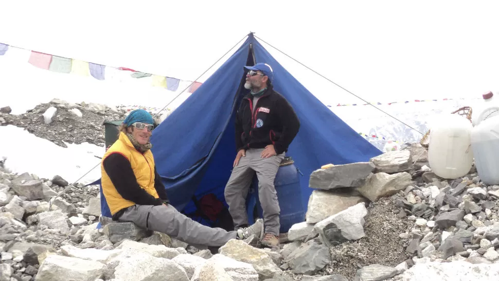 UN LARGO CAMINO.  Desde katmandu hasta la cumbre, Jorge y Mariano pasaron sus días de aventureros. FOTOS JORGE GONZÁLEZ