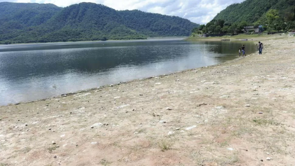 La cota de agua del dique El Cadillal se encontraba el fin de semana 7,5 metros por debajo del límite necesario. LA GACETA / FOTOS DE JUAN PABLO SANCHEZ NOLI
