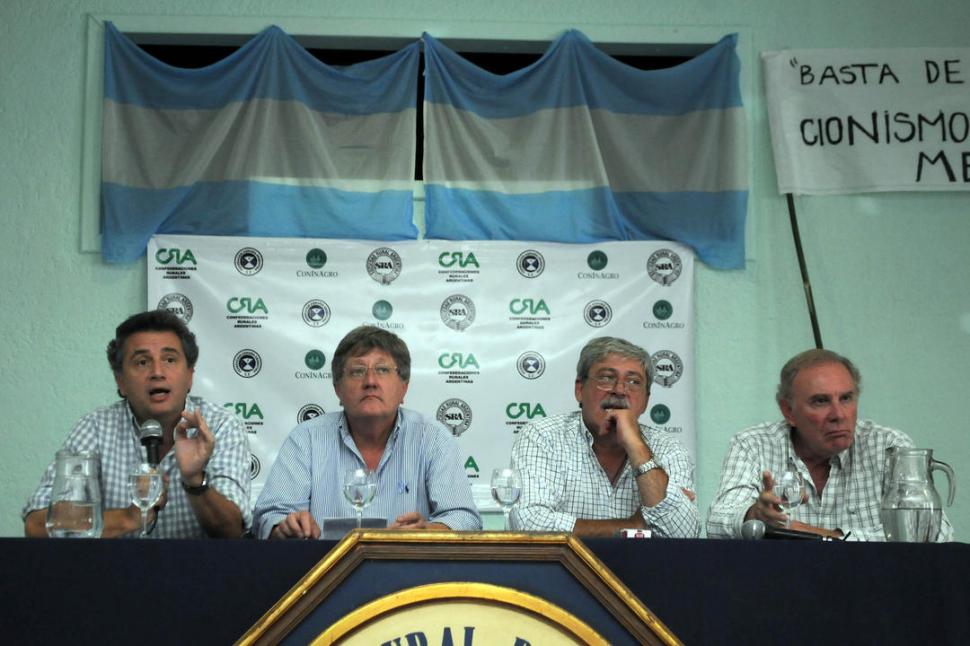 EN LA RURAL. Según los organizadores, cerca de 650 agricultores asistieron ayer a la asamblea en Cebil Redondo.