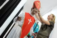 Todos quieren disfrazarse de Papa, obispo o cura