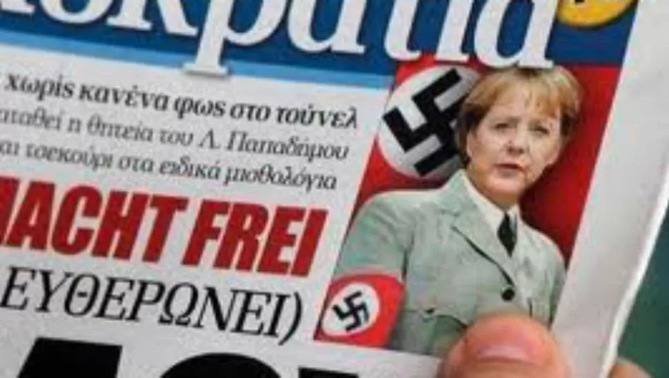TENDENCIA. La imagen de la canciller alemana Angela Merkel con uniforme nazi llegó hasta la tapa de algunos diarios.