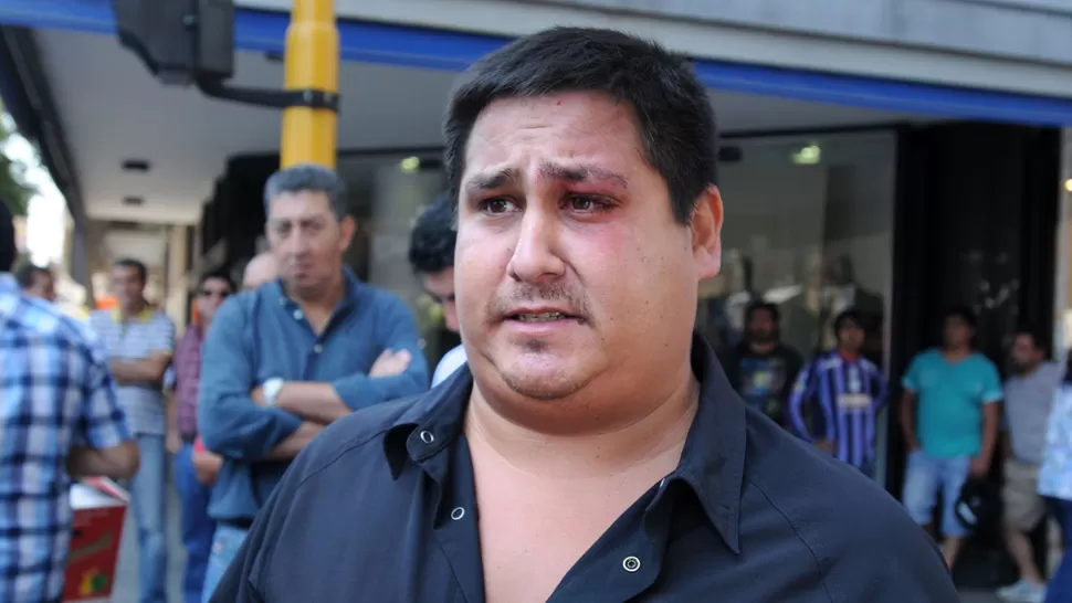 GOLPEADO. Un empleado de La Bancaria quedó con el ojo morado. LA GACETA/ FOTO DE INES QUINTEROS ORIO.