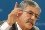 De Vido exige inversiones a las empresas de telefonía celular