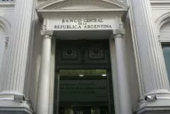 Usan casi U$S 2.335 millones del Banco Central para pagar deuda