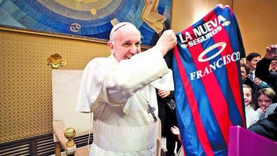 Barcelona invitó al Papa Francisco al Camp Nou - LA GACETA 