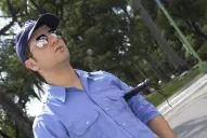 Chistes y canto de la mano de seis cómicos