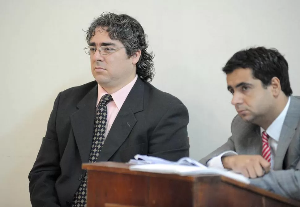EL FALLO. Alexis Amid (izquierda) con su abogado Mario Mirra, en la sala. LA GACETA / FOTOS DE HECTOR PERALTA (ARCHIVO)
