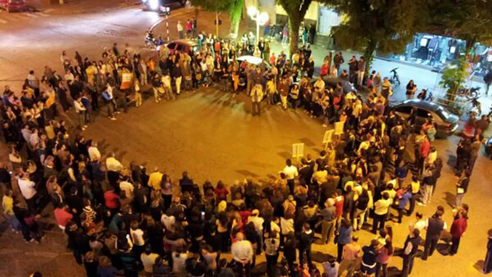 PROTESTA. Es la tercera vez que los residentes de la ciudad del limón salen a la calle para reclamar medidas de seguridad. LA GACETA / DAVID CORREA