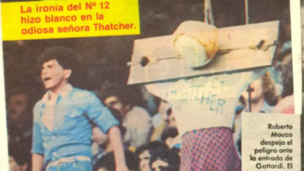 PRESENTE. Margaret Thatcher, en la hinchada de Boca, en 1982. FOTO TOMADA DE BOLAVIP.COM