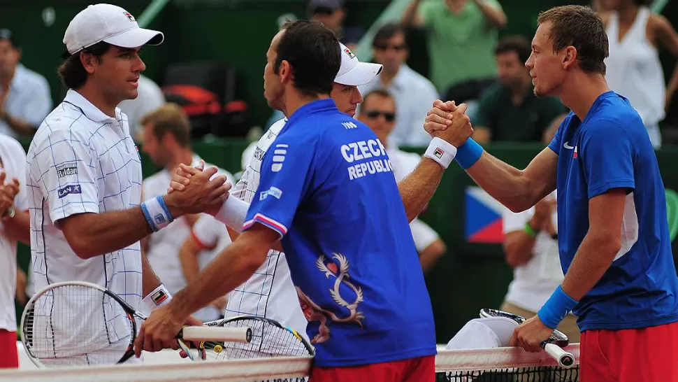 LA ULTIMA VEZ. Eduardo Schwank y Carlos Berlocq cayeron en setiembre pasado en el partido de dobles, en Parque Roca.