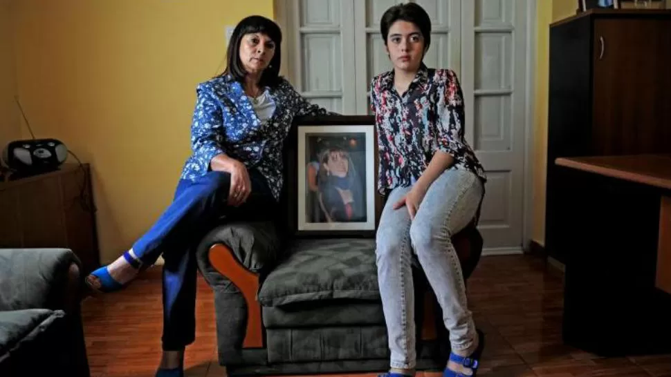 JUNTAS. Susana y Micaela, madre e hija de Marita Verón. LA GACETA / FOTO DE FRANCO VERA