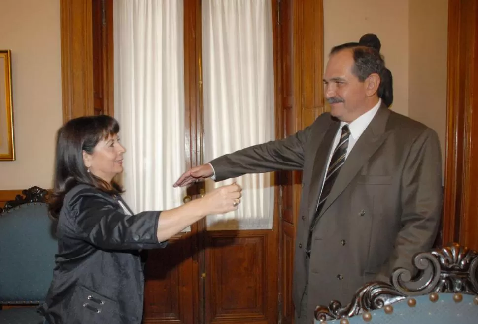 SALUDO CORDIAL. Trimarco visitó ayer al gobernador, José Alperovich, en Casa de Gobierno, y le hizo peticiones referidas a la lucha contra la trata. PRENSA Y DIFUSION 