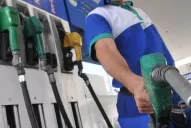 El Gobierno congela el precio de los combustibles por seis meses