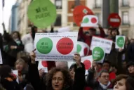 Prohíben en España que se proteste cerca de los políticos
