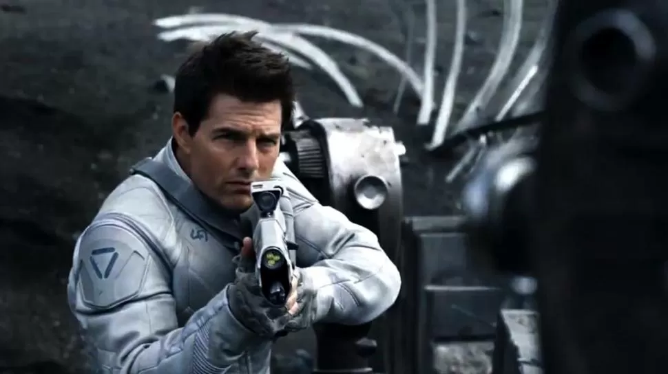 EN UNA TIERRA HOSTIL. Tom Cruise interpreta a un técnico especializado que es enviado al planeta para extraer sus últimos recursos naturales. 