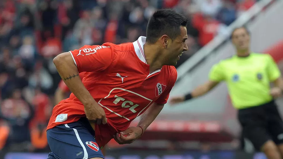 SIN VUELTAS. Legui anotó en octubre de 2012 su único gol con la camiseta roja. TELAM / ARCHIVO