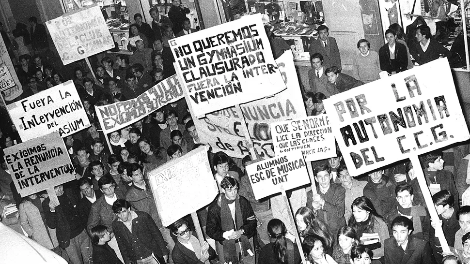 EFERVESCENCIA. En los 70, con protestas, los estudiantes secundarios consiguieron remover una interventora. LA GACETA / ARCHIVO 