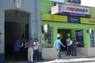 Madre e hija fueron detenidas por robar $ 65.000