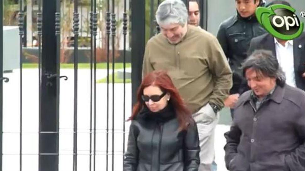 JUNTOS. La familia Kirchner y Lázaro Báez, en una imagen inédita. CAPTURA DE VIDEO