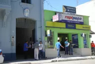 Hay tres detenidos por el robo a un locutorio lindero a una comisaría, pero la plata no aparece