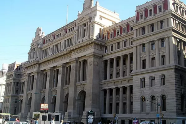 Declaran constitucional la ley de medios, pero la Corte deberá resolver sobre un artículo