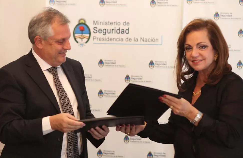 CONVENIO. Nilda Garré recibió ayer al ministro Jorge Gassenbauer. GENTILEZA MINISTERIO DE SEGURIDAD DE LA NACIóN